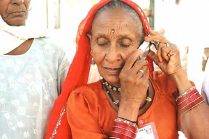 India's GSM Subscribers Cross 677.85 Million